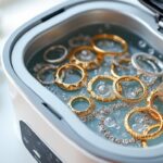 découvrez comment entretenir efficacement vos bijoux délicats grâce au nettoyage par ultrasons. astuces et conseils pour préserver leur éclat et leur beauté.